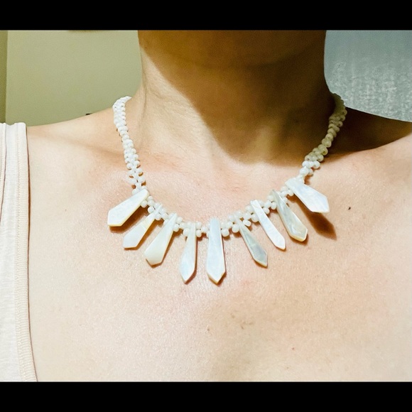 Vintage hand strung mother of pearl necklace. I bought this in France. - Picture 2 of 7
